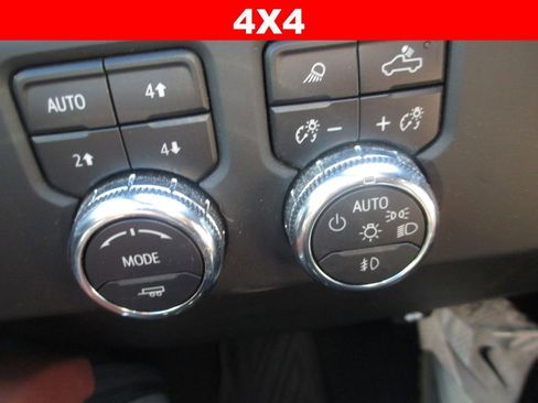 Used 2024 GMC Sierra 2500 Denali Ultimate AWD/4WD image 33