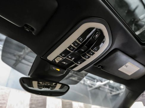 Used 2018 Porsche Macan AWD/4WD image 20