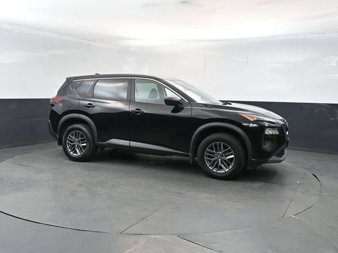 Used 2023 Nissan Rogue S AWD/4WD image 7