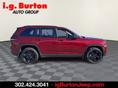 Used 2023 Jeep Grand Cherokee Altitude image 7