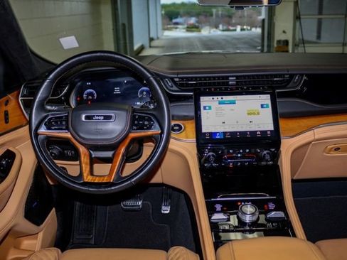 Used 2023 Jeep Grand Cherokee Summit image 10