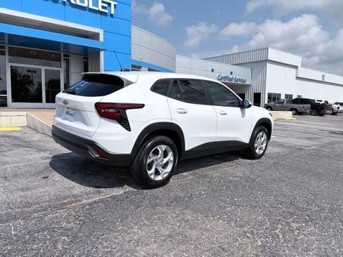 New 2026 Chevrolet Trax LS w/ LS Convenience Package FWD image 2