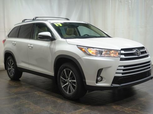 Used 2019 Toyota Highlander XLE AWD/4WD image 1