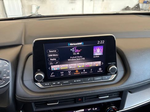 Used 2025 Nissan Rogue SV FWD image 16