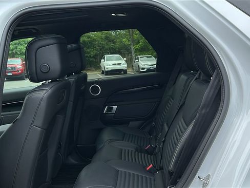 New 2025 Land Rover Discovery S image 24