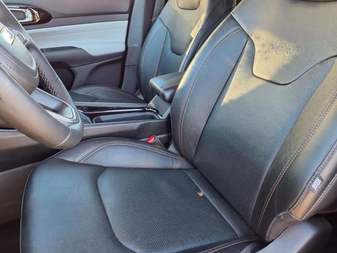 Certified 2022 Jeep Compass Limited image 3