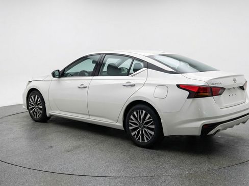 Used 2025 Nissan Altima 2.5 SV image 6
