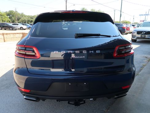 Used 2018 Porsche Macan AWD/4WD image 10