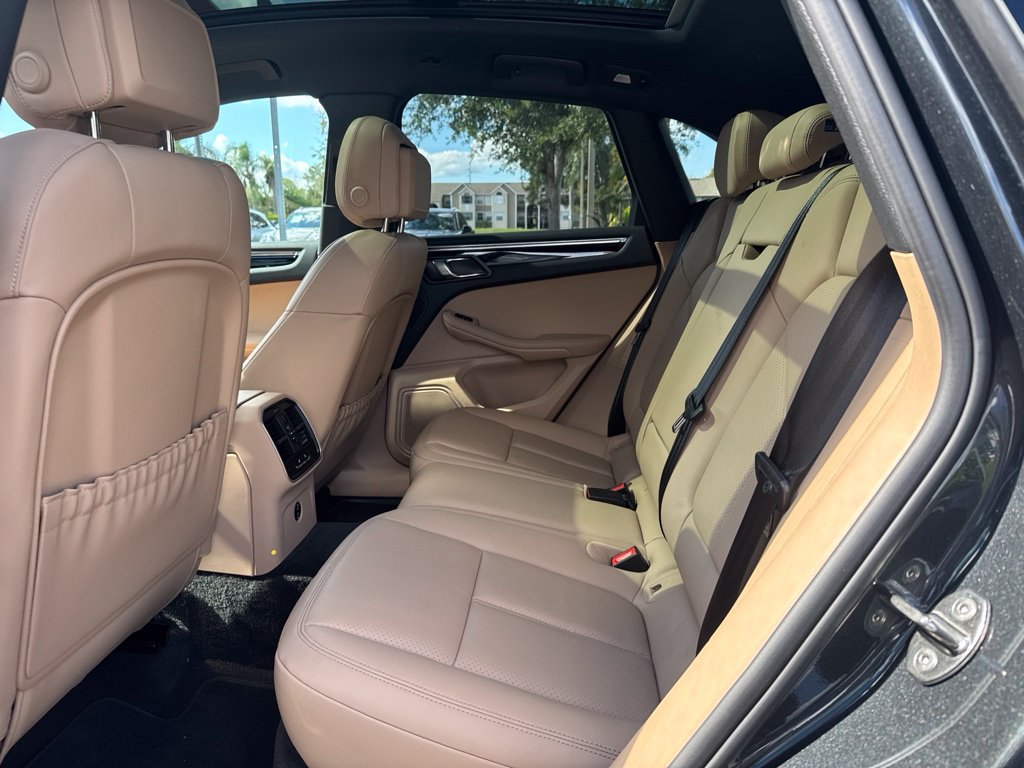 Certified 2026 Porsche Macan AWD/4WD image 8