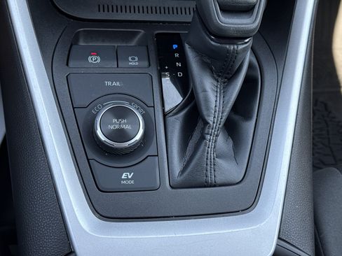 Used 2023 Toyota RAV4 AWD Hybrid image 27