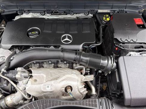 Used 2021 Mercedes-Benz GLB 250 4MATIC w/ AMG Line image 37