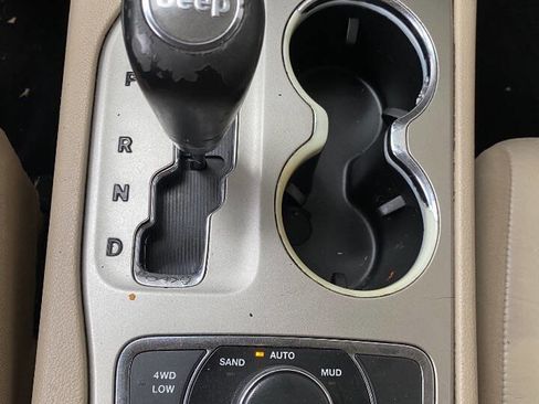 Used 2013 Jeep Grand Cherokee Limited w/ Luxury Group II image 18