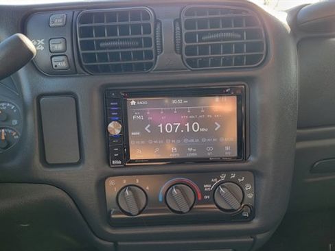 Used 2003 Chevrolet S10 Pickup LS image 20