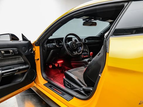Used 2019 Ford Mustang Shelby GT350 w/ Technology Package RWD image 32