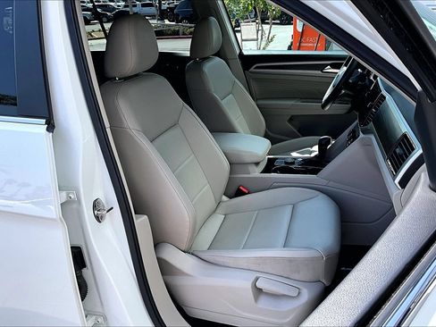 Used 2023 Volkswagen Atlas SE w/ Black Wheel Package AWD/4WD image 7