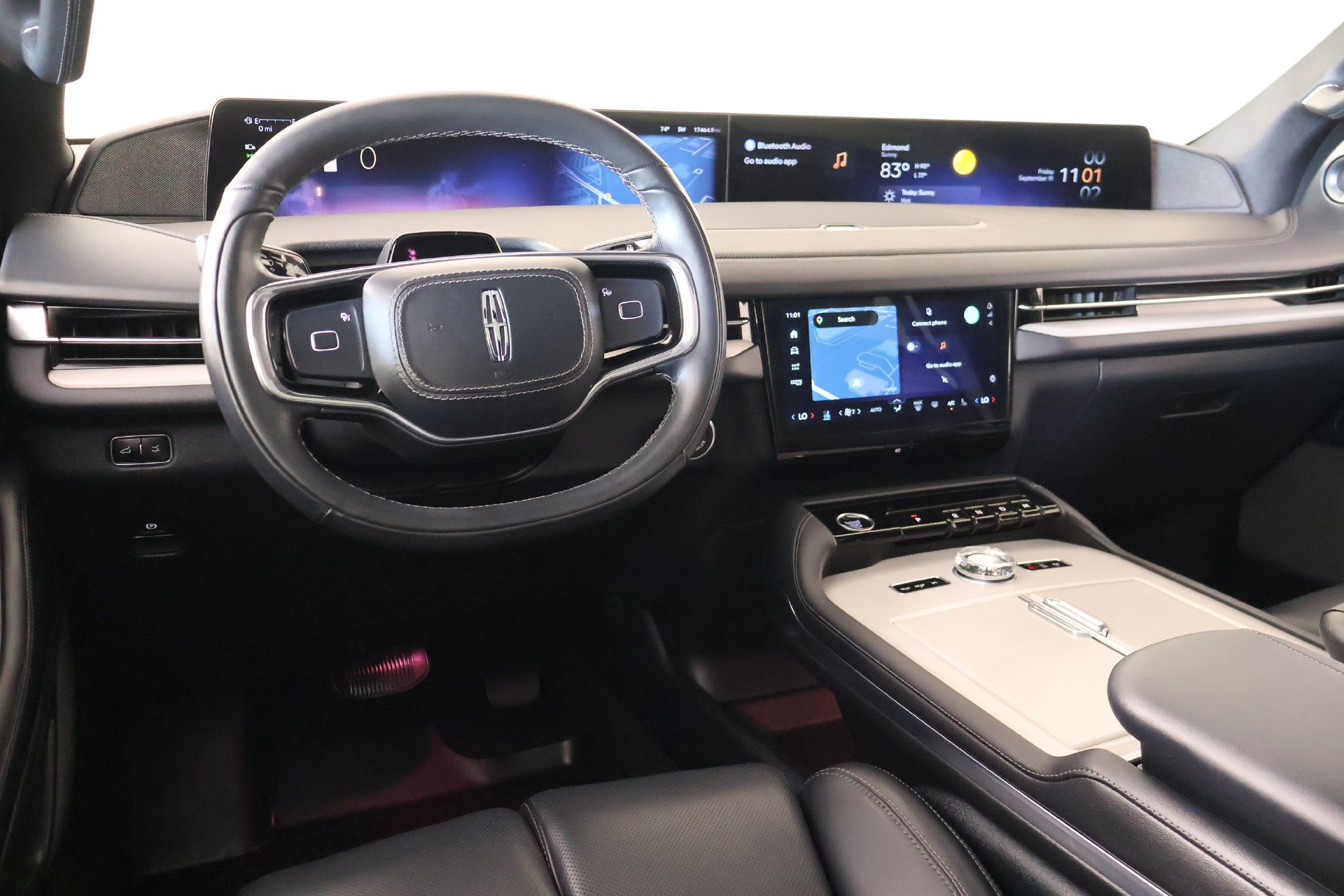 Certified 2025 Lincoln Navigator Reserve w/ Jet Appearance Package AWD/4WD image 2