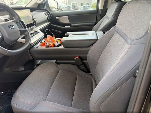 Used 2025 Ford Expedition Max Active AWD/4WD image 7