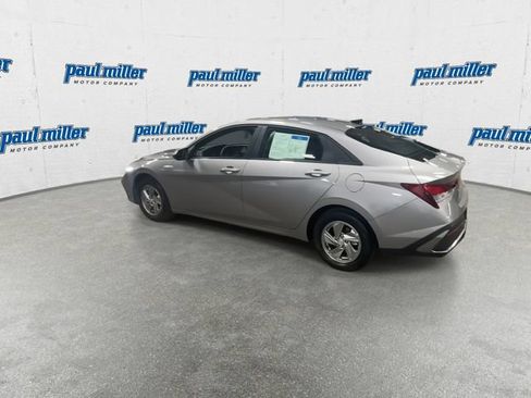 Used 2025 Hyundai Elantra SE FWD image 7