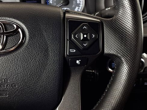 Used 2016 Toyota Tacoma TRD Sport image 12