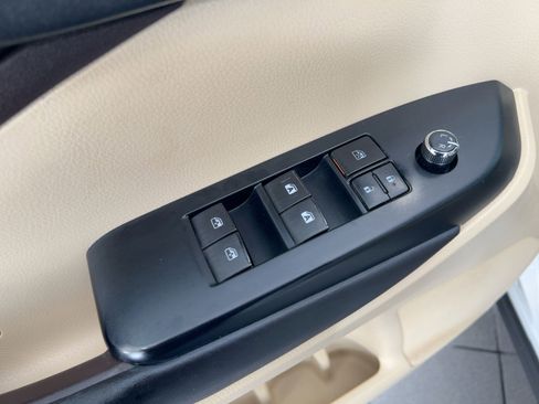 Used 2016 Toyota Highlander XLE image 13