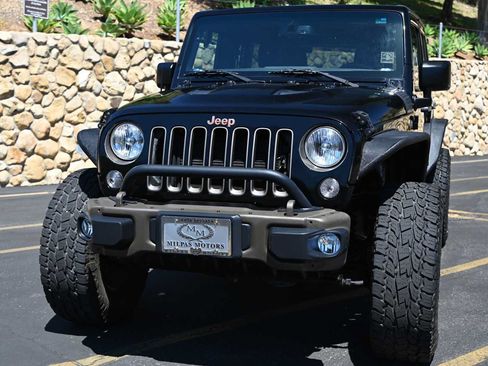 Used 2016 Jeep Wrangler Unlimited Sahara AWD/4WD image 3