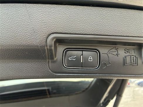 Certified 2022 Ford Explorer XLT w/ Equipment Group 202A image 17