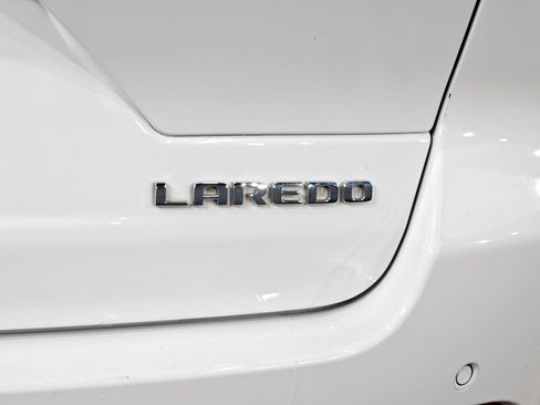 Used 2024 Jeep Grand Cherokee Laredo RWD image 38