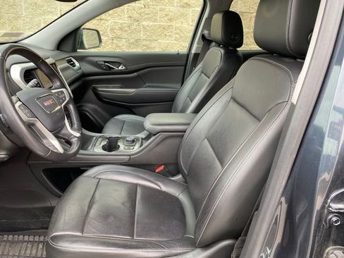 Used 2020 GMC Acadia SLT w/ Premium Package image 17