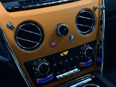 Used 2022 Rolls-Royce Cullinan image 21