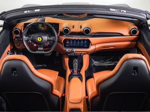 Used 2019 Ferrari Portofino RWD image 20