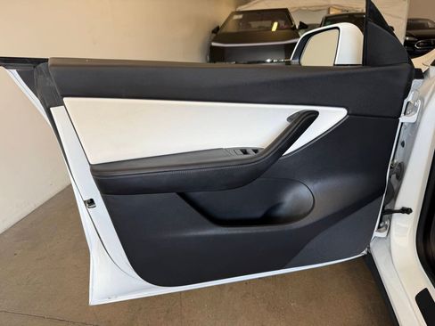 Used 2021 Tesla Model Y Long Range AWD/4WD image 29