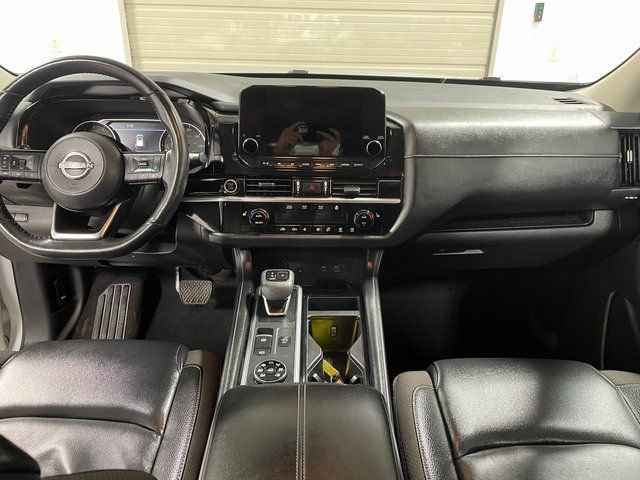 Used 2024 Nissan Pathfinder SL w/ Black Appearance Package AWD/4WD image 13