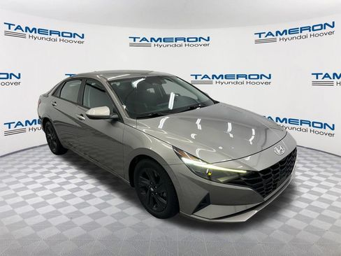 Used 2021 Hyundai Elantra SEL w/ Convenience Package FWD image 7