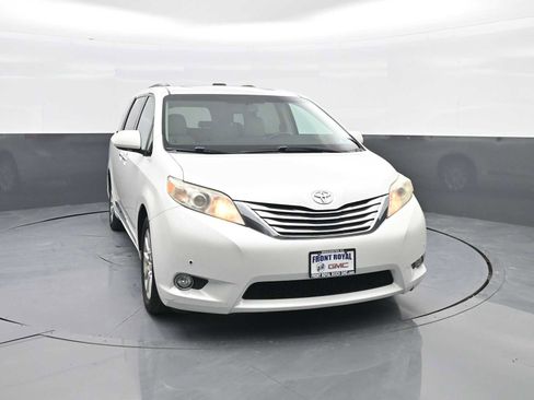 Used 2011 Toyota Sienna Limited image 2