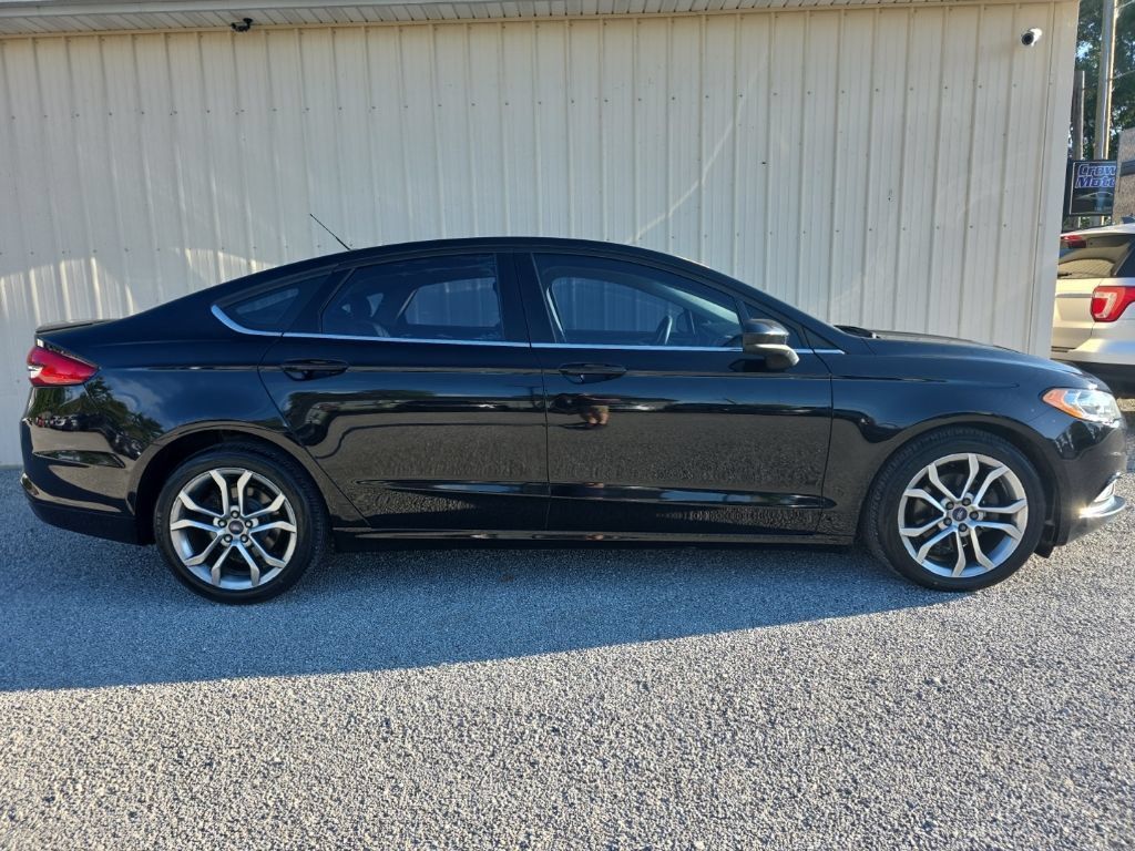 Used 2017 Ford Fusion SE w/ Equipment Group 201A FWD image 3
