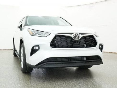 New 2026 Toyota Highlander AWD image 29