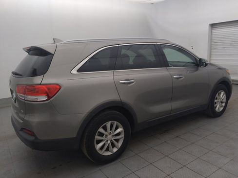 Used 2018 Kia Sorento FWD image 10