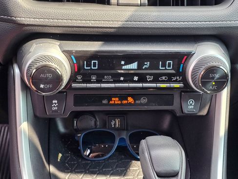 Used 2024 Toyota RAV4 XLE AWD/4WD image 18