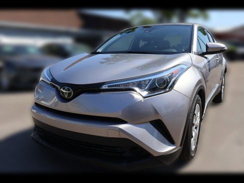 Used 2019 Toyota C-HR LE image 1