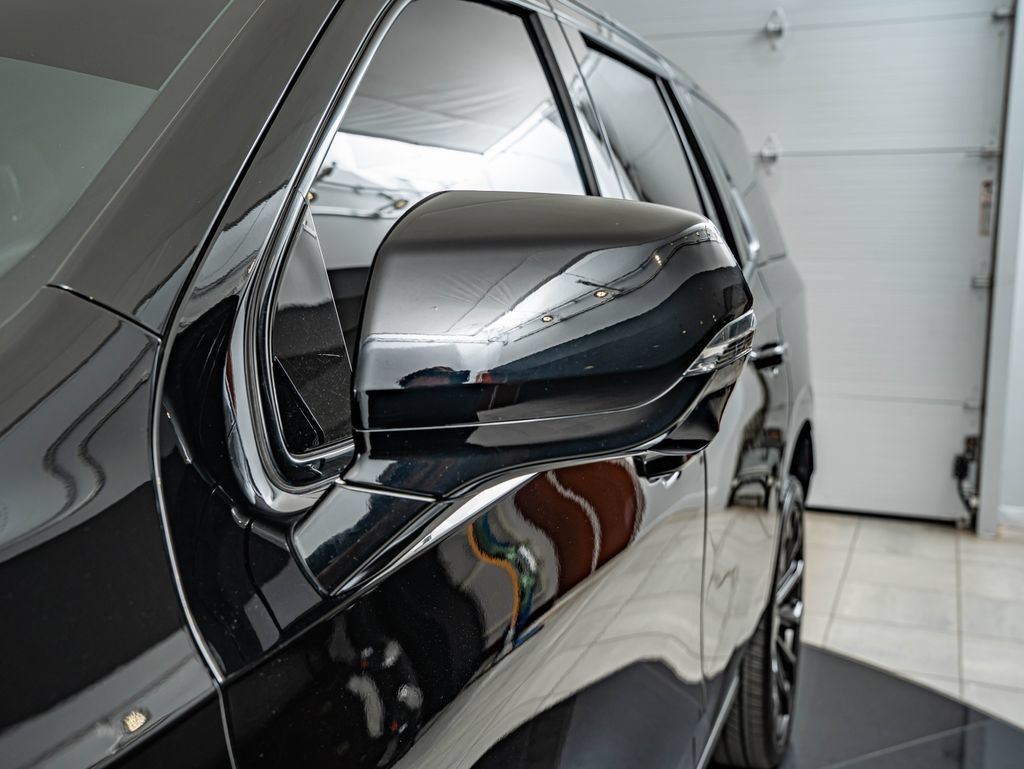 Used 2025 Cadillac Escalade V AWD/4WD image 9