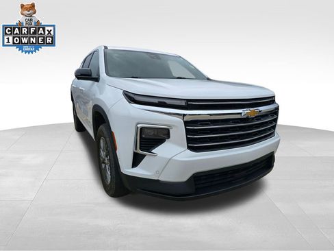 Used 2024 Chevrolet Traverse LT w/ Enhanced Driving Package image 8