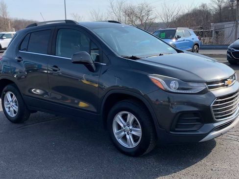 Certified 2019 Chevrolet Trax LT image 2