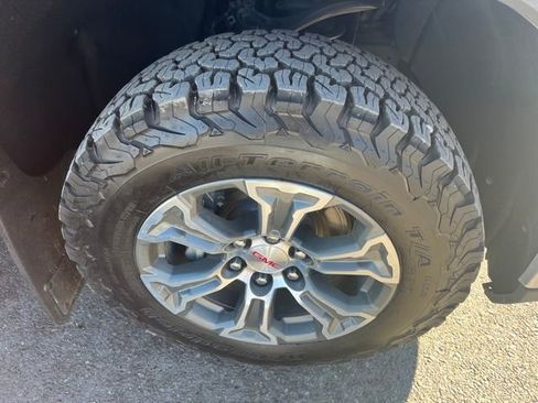 Used 2024 GMC Sierra 1500 SLT image 18