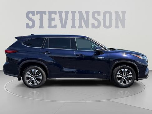 Used 2020 Toyota Highlander XLE AWD/4WD image 6