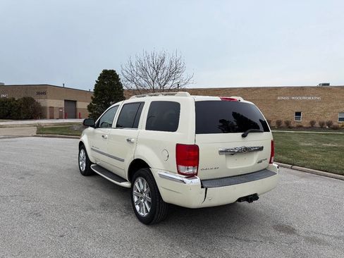 Used 2009 Chrysler Aspen Limited image 3