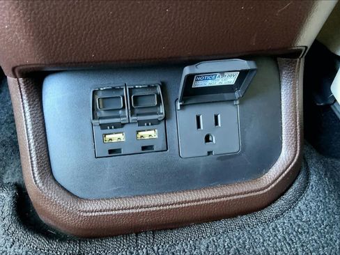 Used 2020 Toyota Highlander Limited image 32