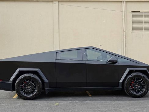 Used 2024 Tesla Cybertruck AWD Crew Cab image 18