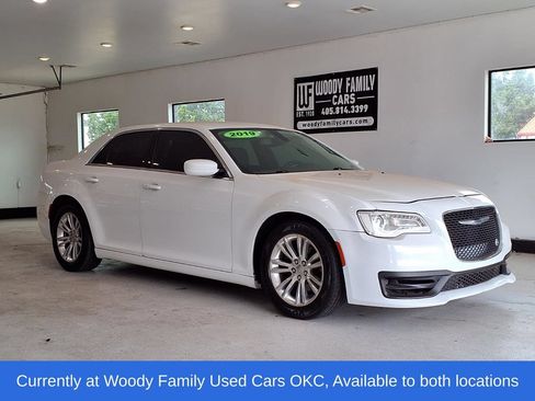 Used 2019 Chrysler 300 Touring w/ Driver Convenience Group RWD image 1