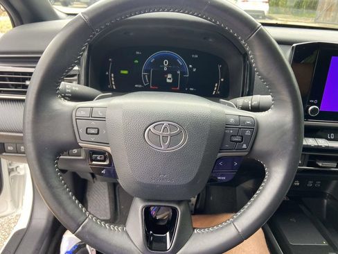 Used 2025 Toyota Camry SE FWD image 31