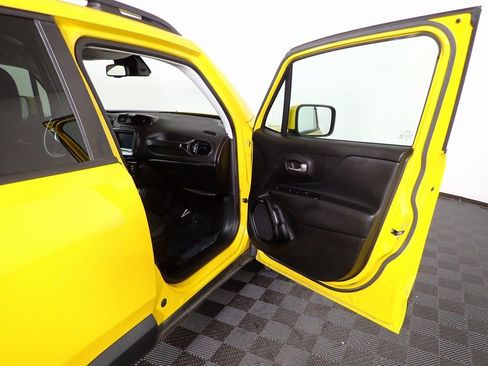 Used 2018 Jeep Renegade Altitude image 32